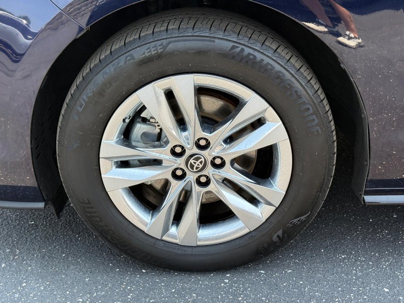 Toyota Sienna Vehicle Image 07