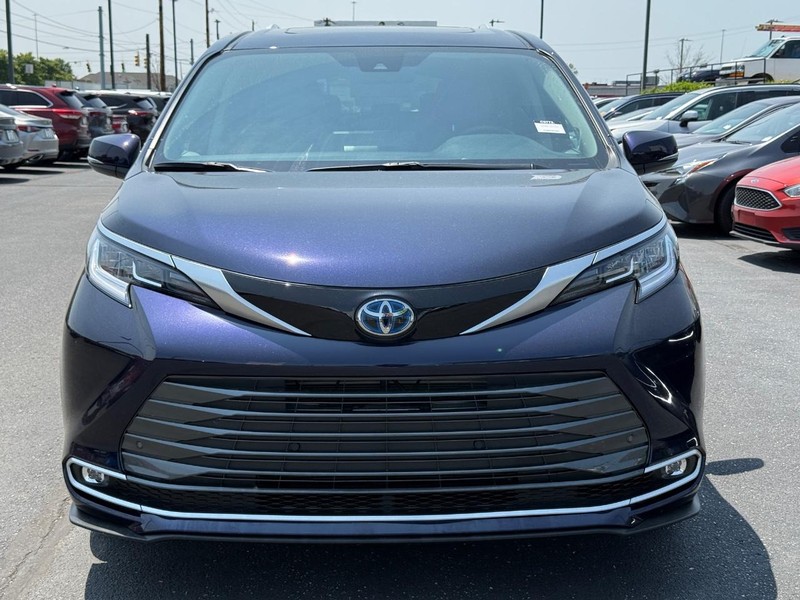 Toyota Sienna Vehicle Image 09