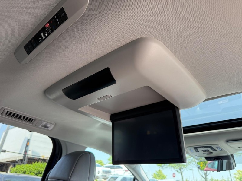 Toyota Sienna Vehicle Image 12