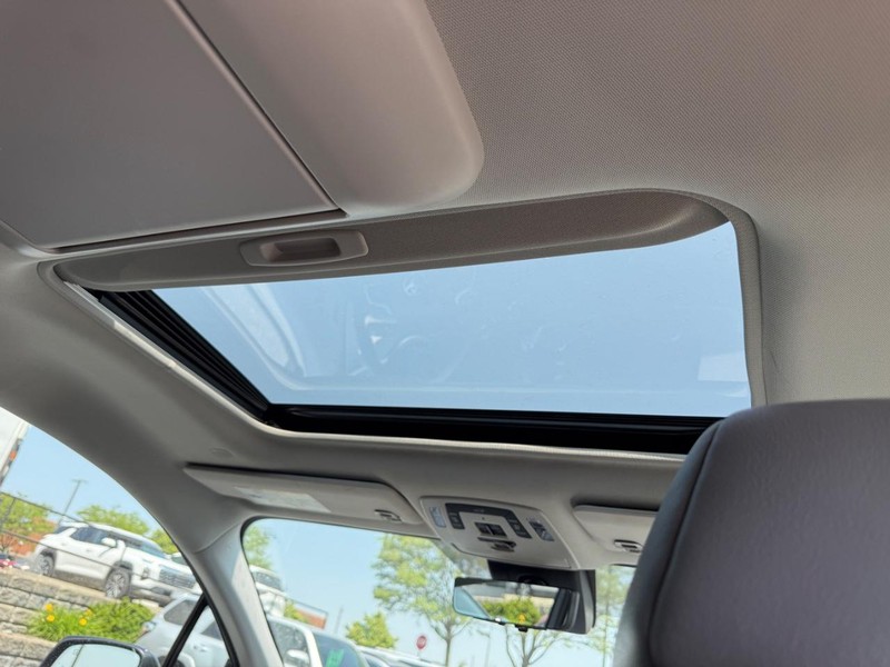Toyota Sienna Vehicle Image 13