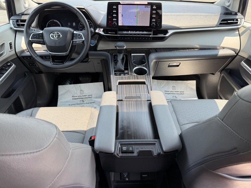 Toyota Sienna Vehicle Image 14