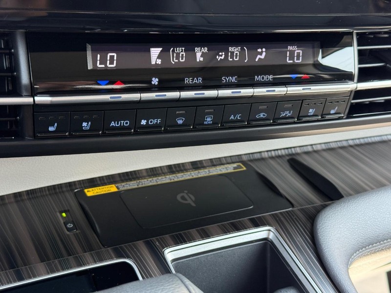 Toyota Sienna Vehicle Image 21