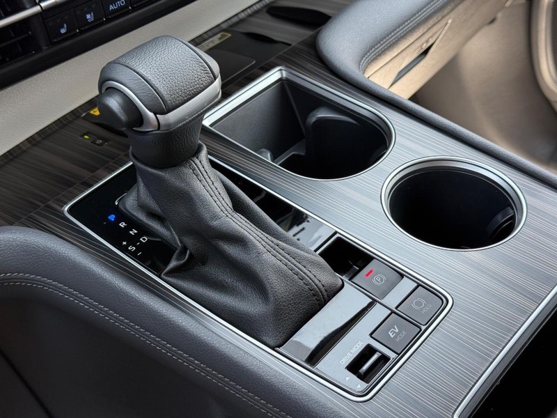Toyota Sienna Vehicle Image 22