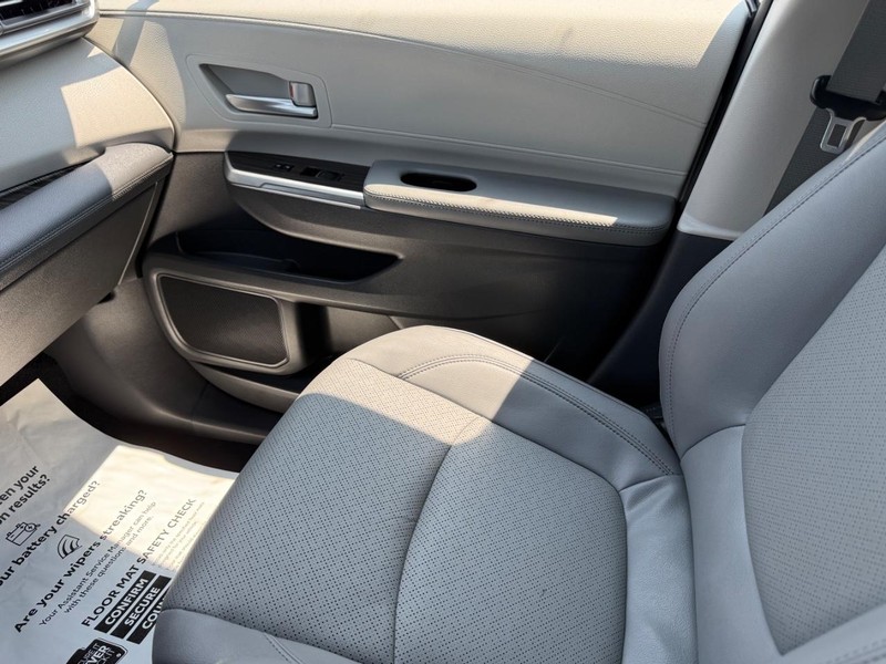 Toyota Sienna Vehicle Image 23