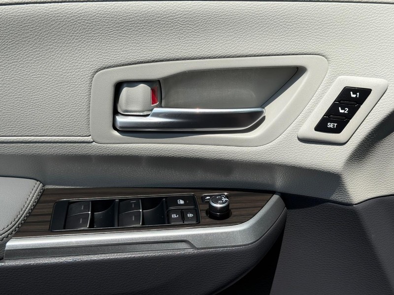 Toyota Sienna Vehicle Image 26