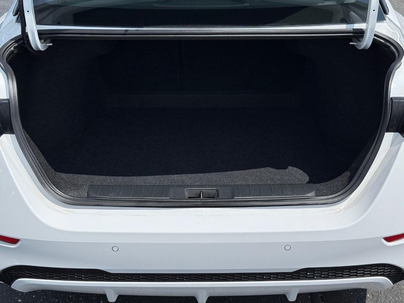 Nissan Sentra Vehicle Image 07