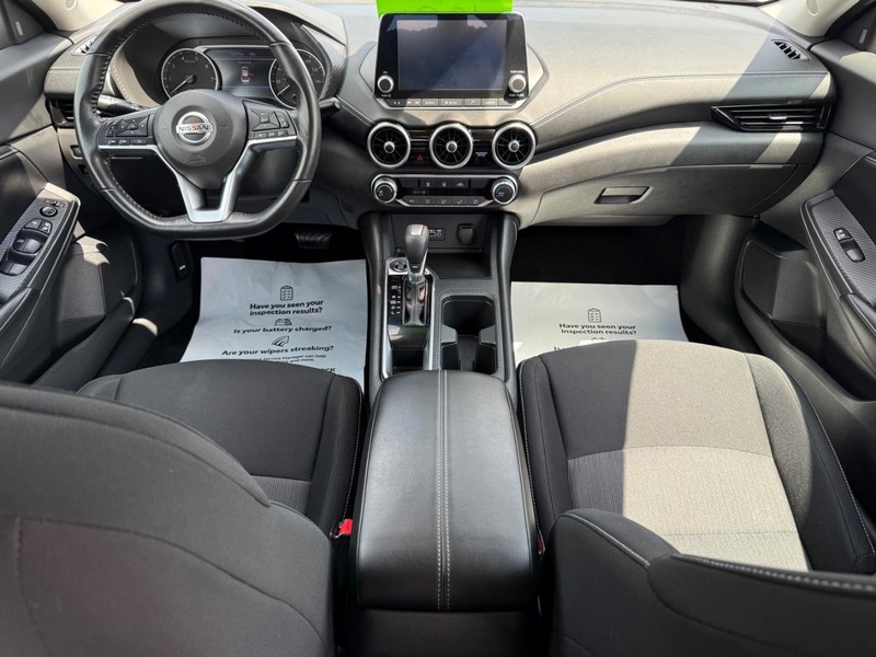 Nissan Sentra Vehicle Image 11