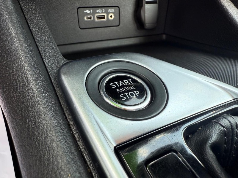 Nissan Sentra Vehicle Image 15