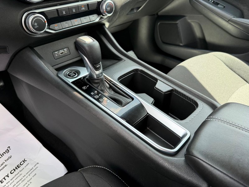 Nissan Sentra Vehicle Image 19