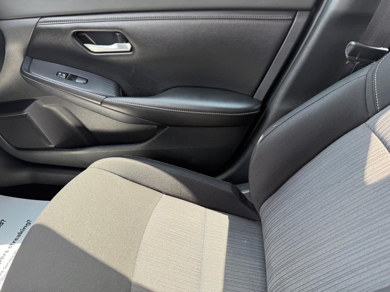 Nissan Sentra Vehicle Image 20