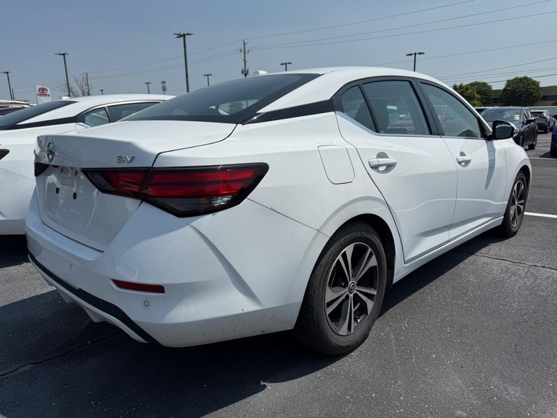 Nissan Sentra Vehicle Image 02