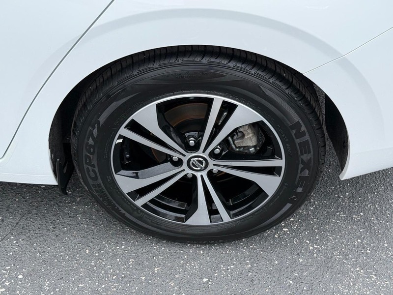Nissan Sentra Vehicle Image 06