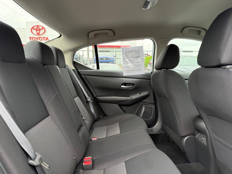 Nissan Sentra Vehicle Image 10