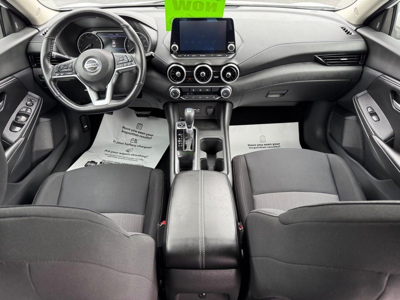 Nissan Sentra Vehicle Image 11