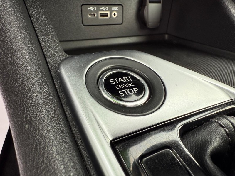 Nissan Sentra Vehicle Image 15