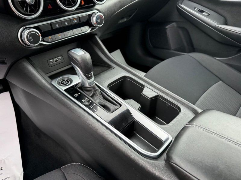 Nissan Sentra Vehicle Image 19
