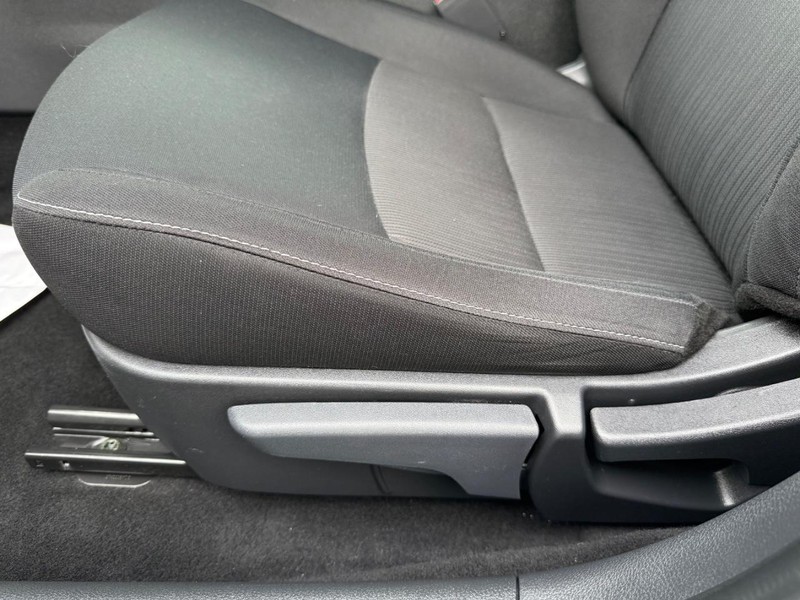Nissan Sentra Vehicle Image 24