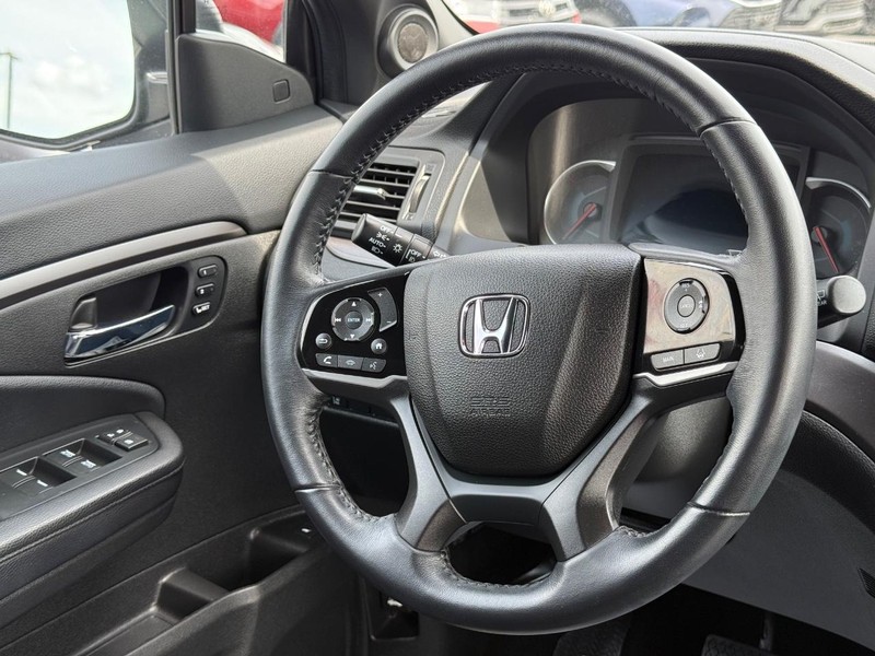 Honda Passport Vehicle Image 14