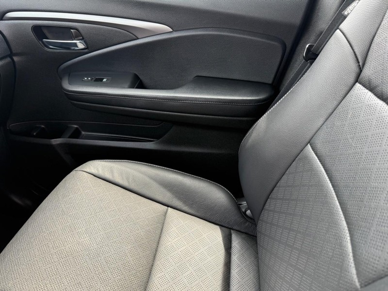 Honda Passport Vehicle Image 23