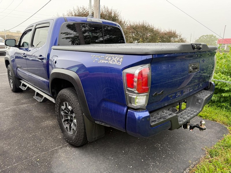 Toyota Tacoma 4WD Vehicle Image 03