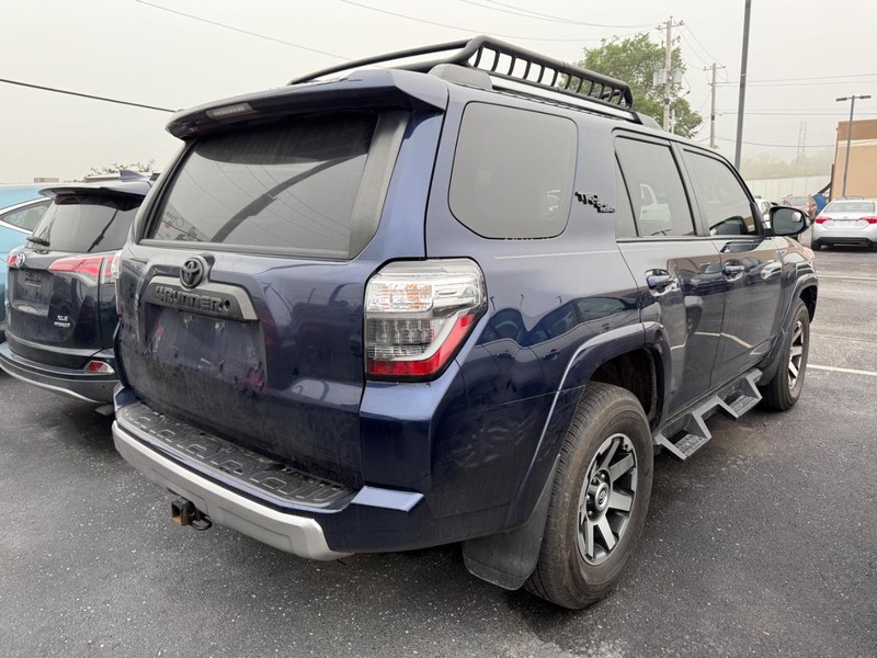 Toyota 4Runner Vehicle Image 02