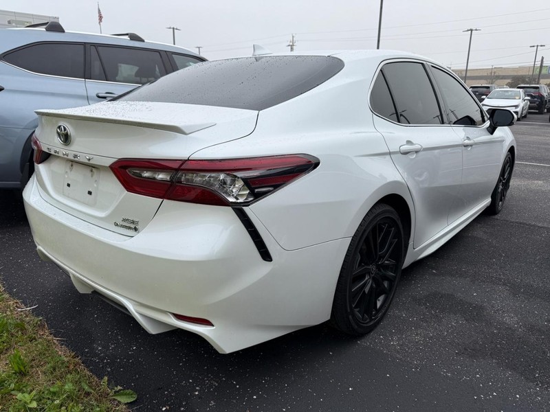 Toyota Camry Hybrid Vehicle Image 02