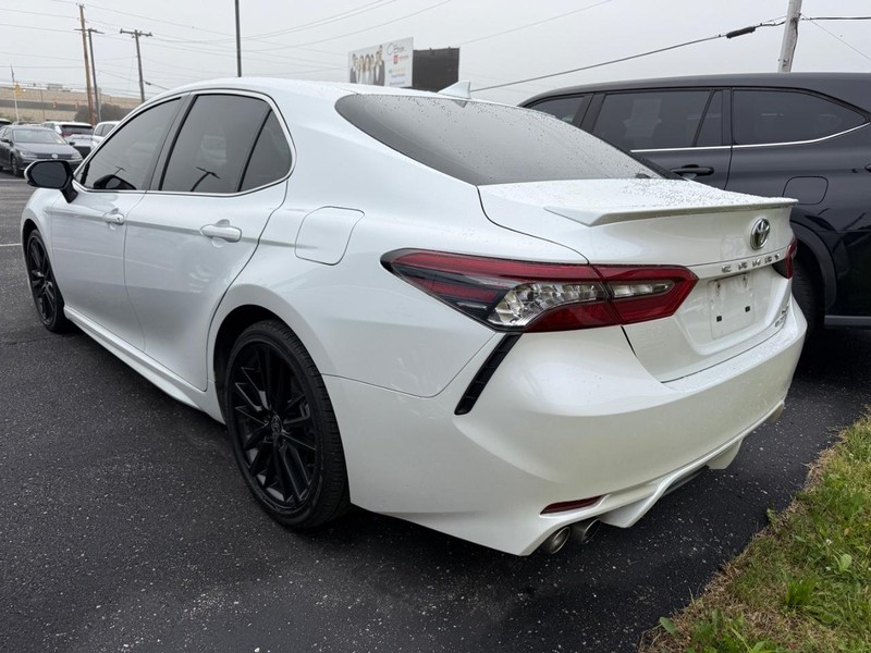 Toyota Camry Hybrid Vehicle Image 03