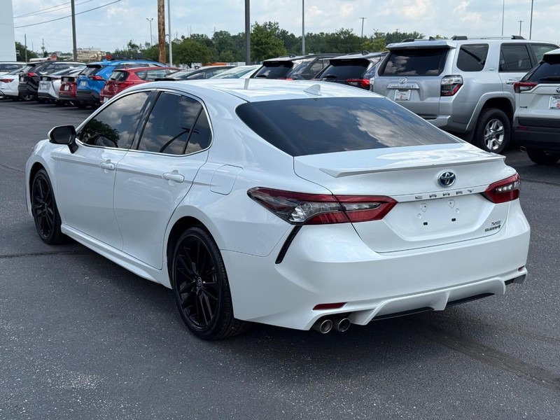 Toyota Camry Hybrid Vehicle Image 05
