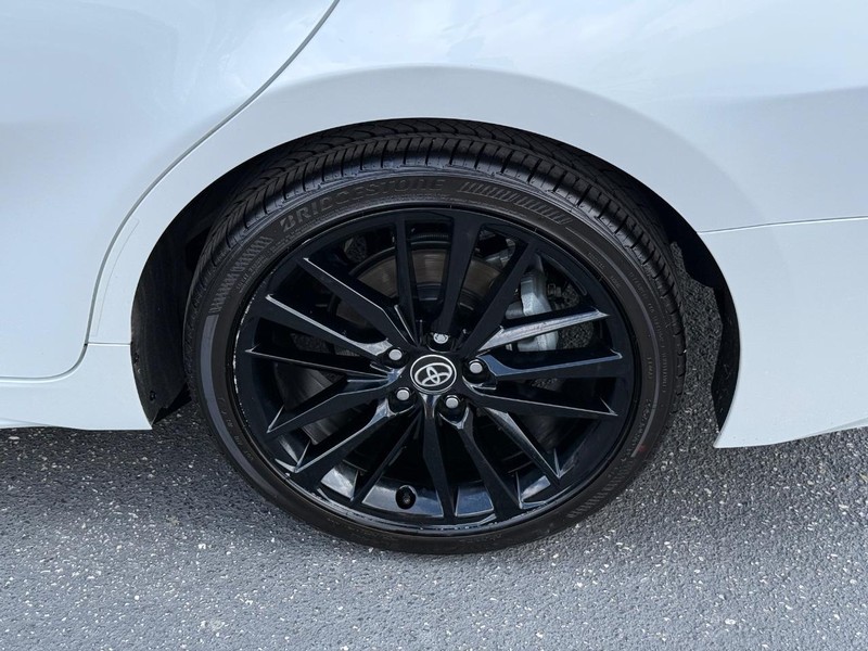 Toyota Camry Hybrid Vehicle Image 06
