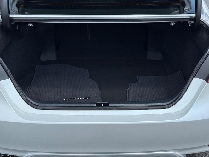 Toyota Camry Hybrid Vehicle Image 07