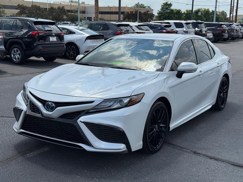 Toyota Camry Hybrid Vehicle Image 08