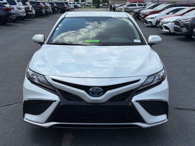 Toyota Camry Hybrid Vehicle Image 09
