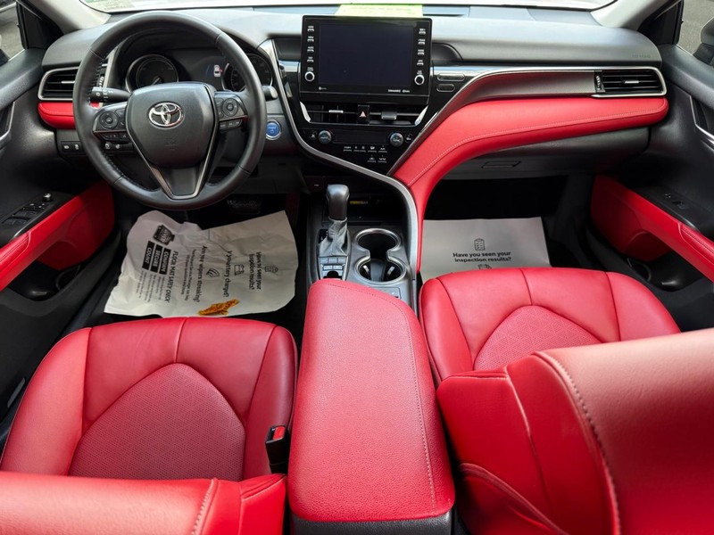 Toyota Camry Hybrid Vehicle Image 11