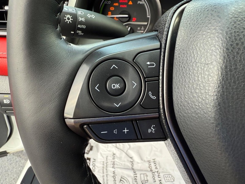 Toyota Camry Hybrid Vehicle Image 13
