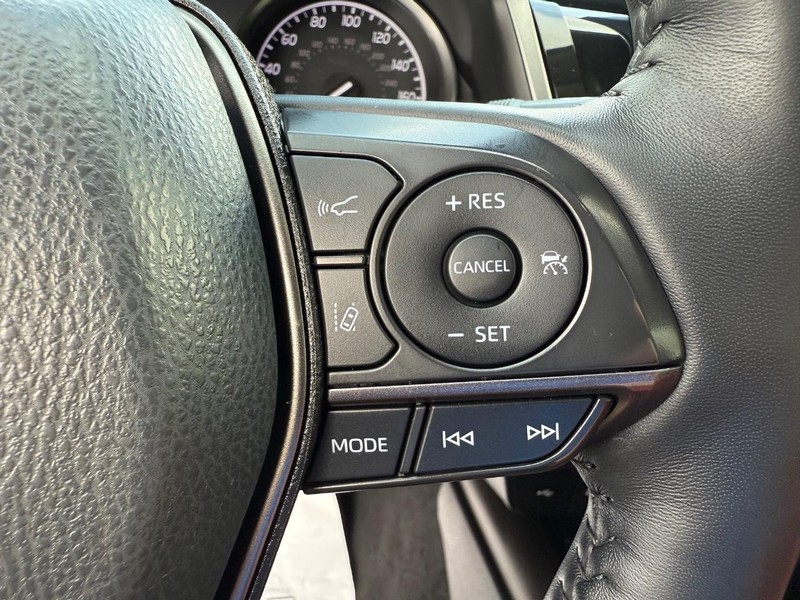 Toyota Camry Hybrid Vehicle Image 14