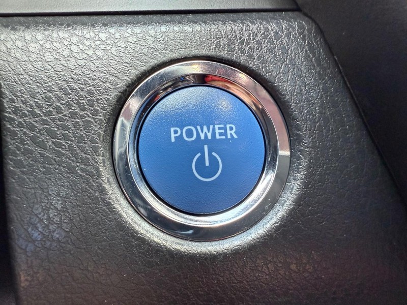 Toyota Camry Hybrid Vehicle Image 16