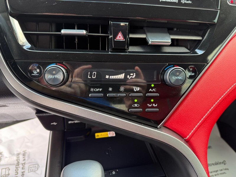 Toyota Camry Hybrid Vehicle Image 19