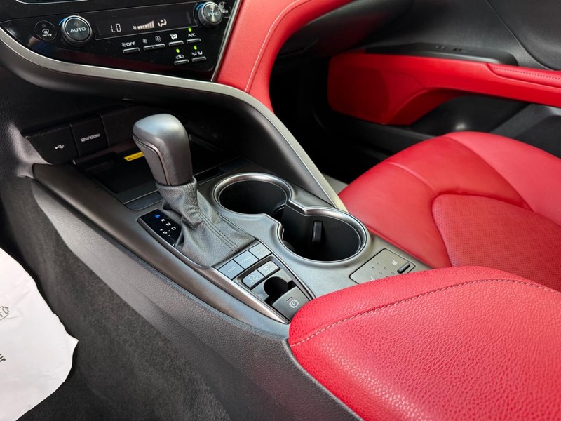 Toyota Camry Hybrid Vehicle Image 20