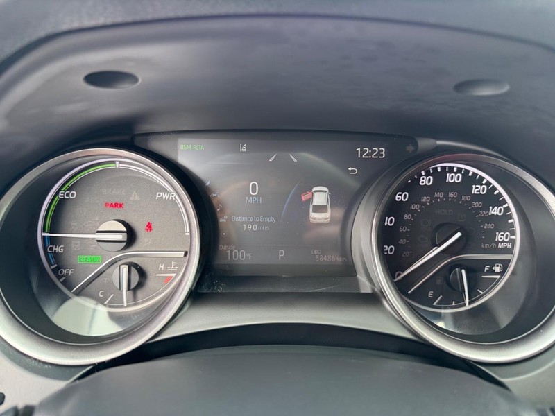 Toyota Camry Hybrid Vehicle Image 22