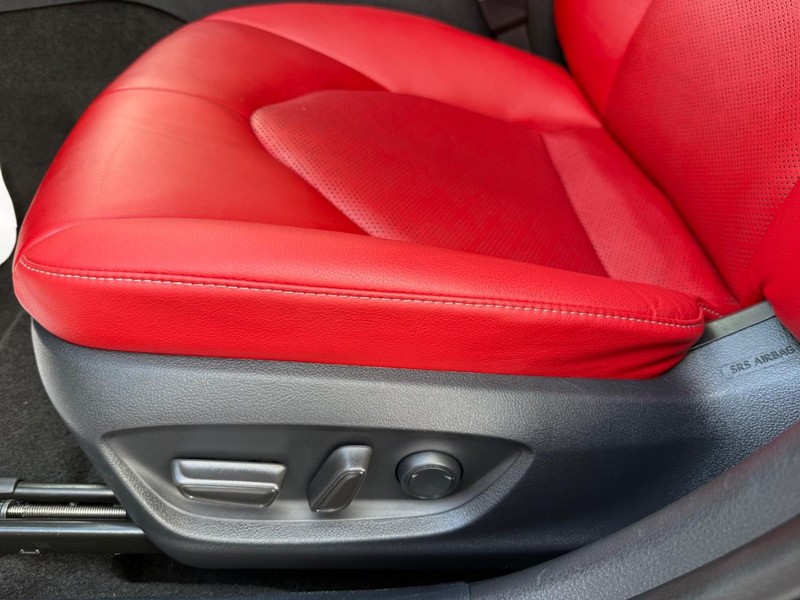 Toyota Camry Hybrid Vehicle Image 25