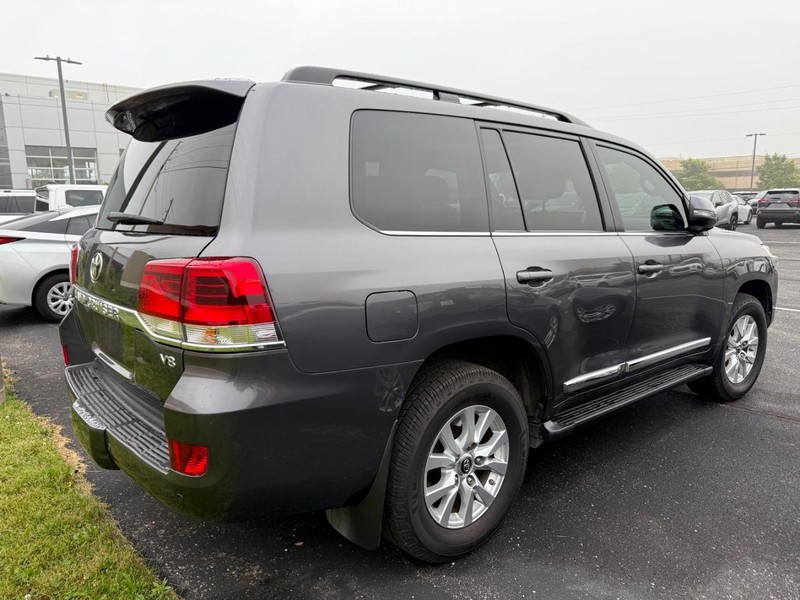 Toyota Land Cruiser Vehicle Image 02