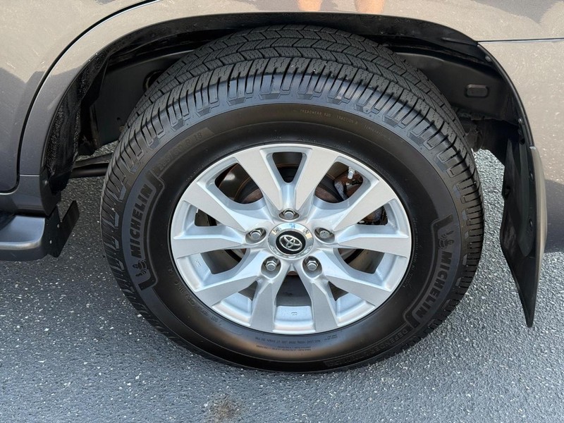 Toyota Land Cruiser Vehicle Image 06