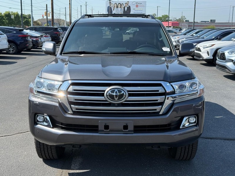 Toyota Land Cruiser Vehicle Image 10