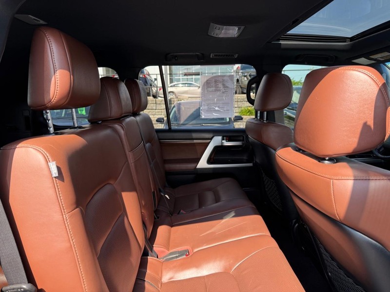 Toyota Land Cruiser Vehicle Image 11