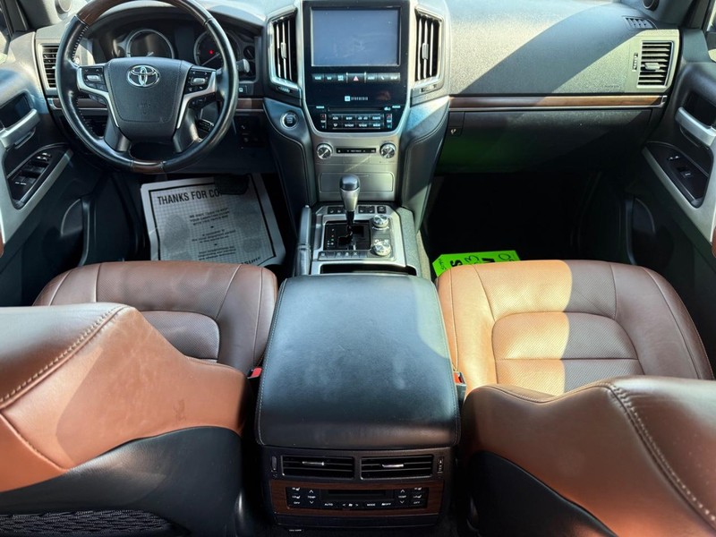 Toyota Land Cruiser Vehicle Image 13