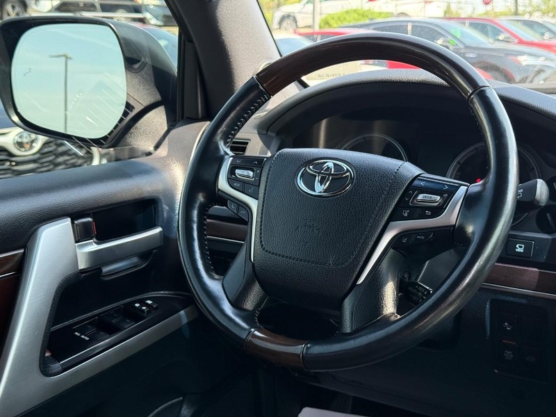 Toyota Land Cruiser Vehicle Image 14