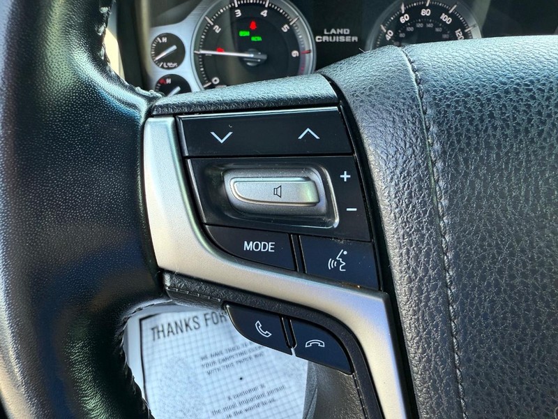 Toyota Land Cruiser Vehicle Image 15