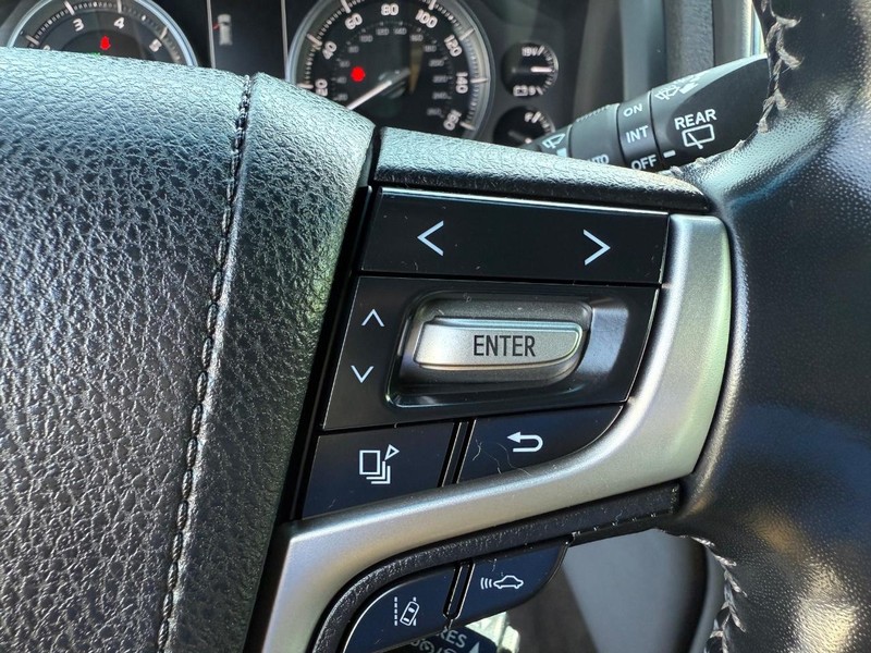 Toyota Land Cruiser Vehicle Image 16
