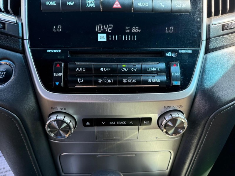 Toyota Land Cruiser Vehicle Image 21