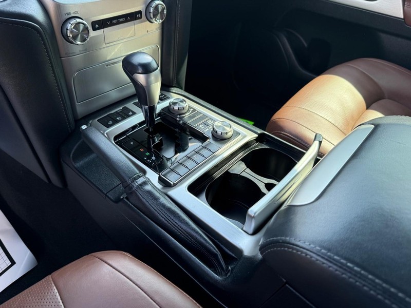 Toyota Land Cruiser Vehicle Image 22